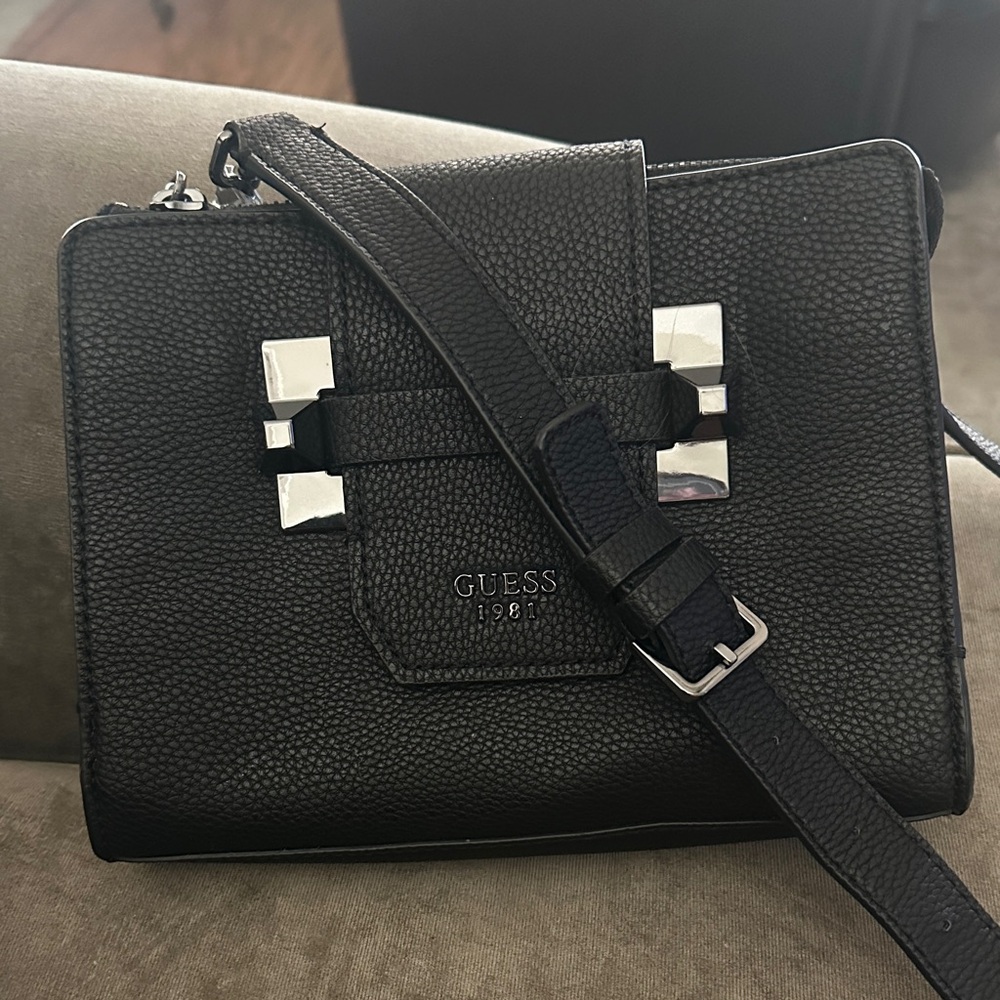 GUESS Talan Crossbody Top Zip NWOT